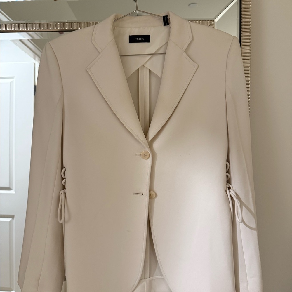 Theory Women's Ivory Blazer with Ruched Sleeves